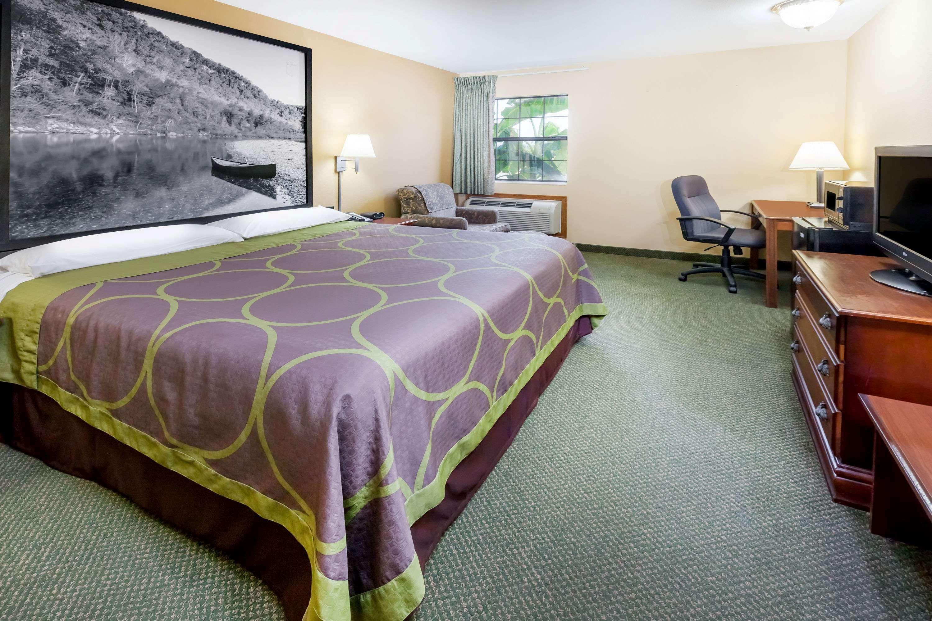Super 8 By Wyndham Pine Bluff Hotel Eksteriør billede