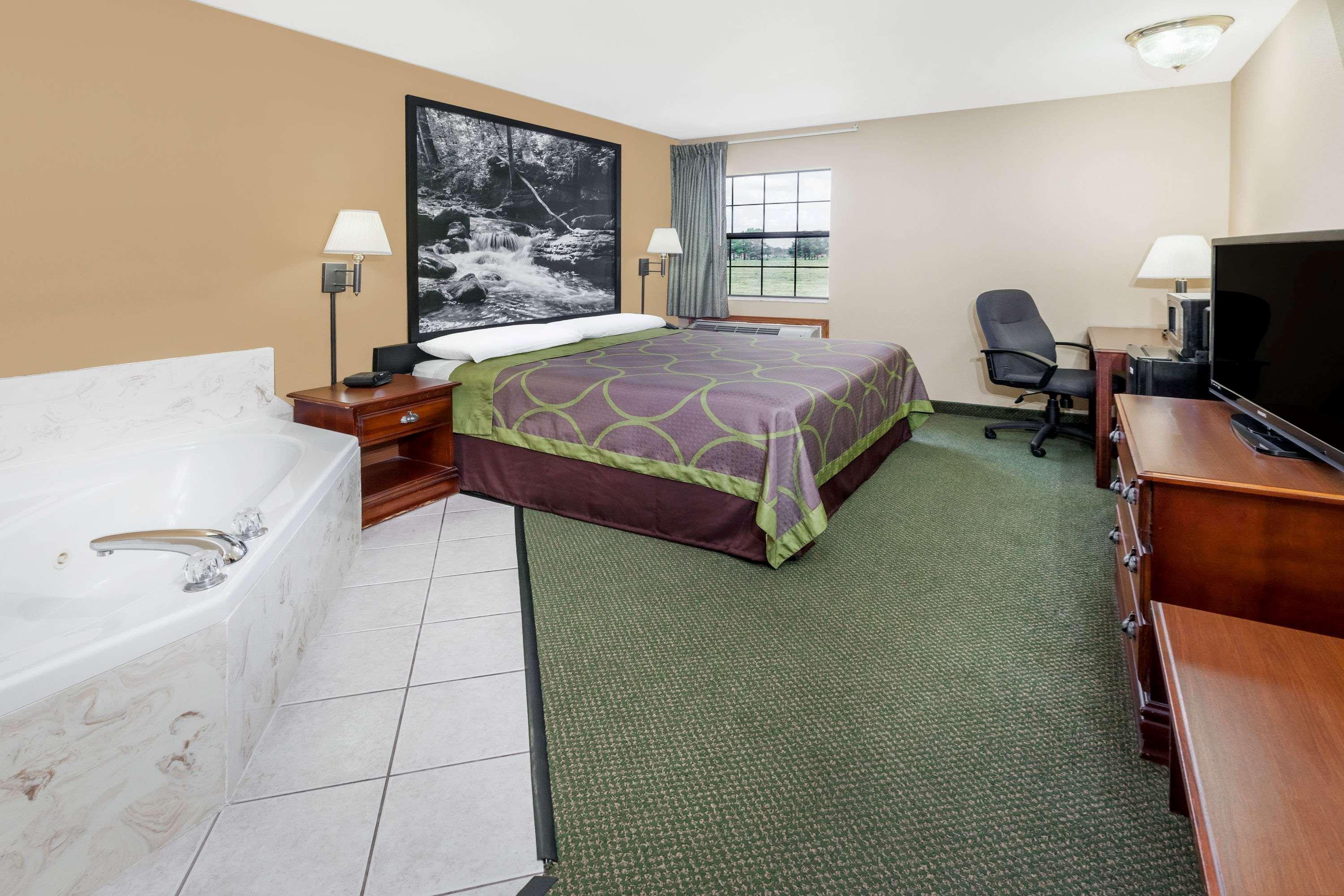 Super 8 By Wyndham Pine Bluff Hotel Eksteriør billede