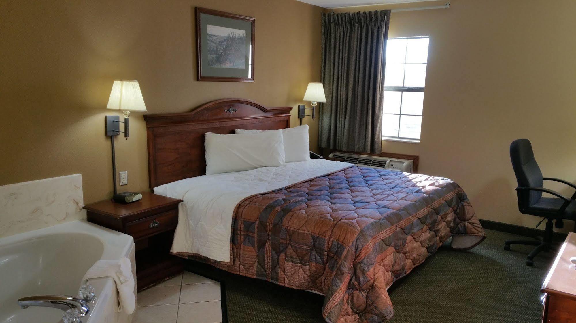 Super 8 By Wyndham Pine Bluff Hotel Eksteriør billede